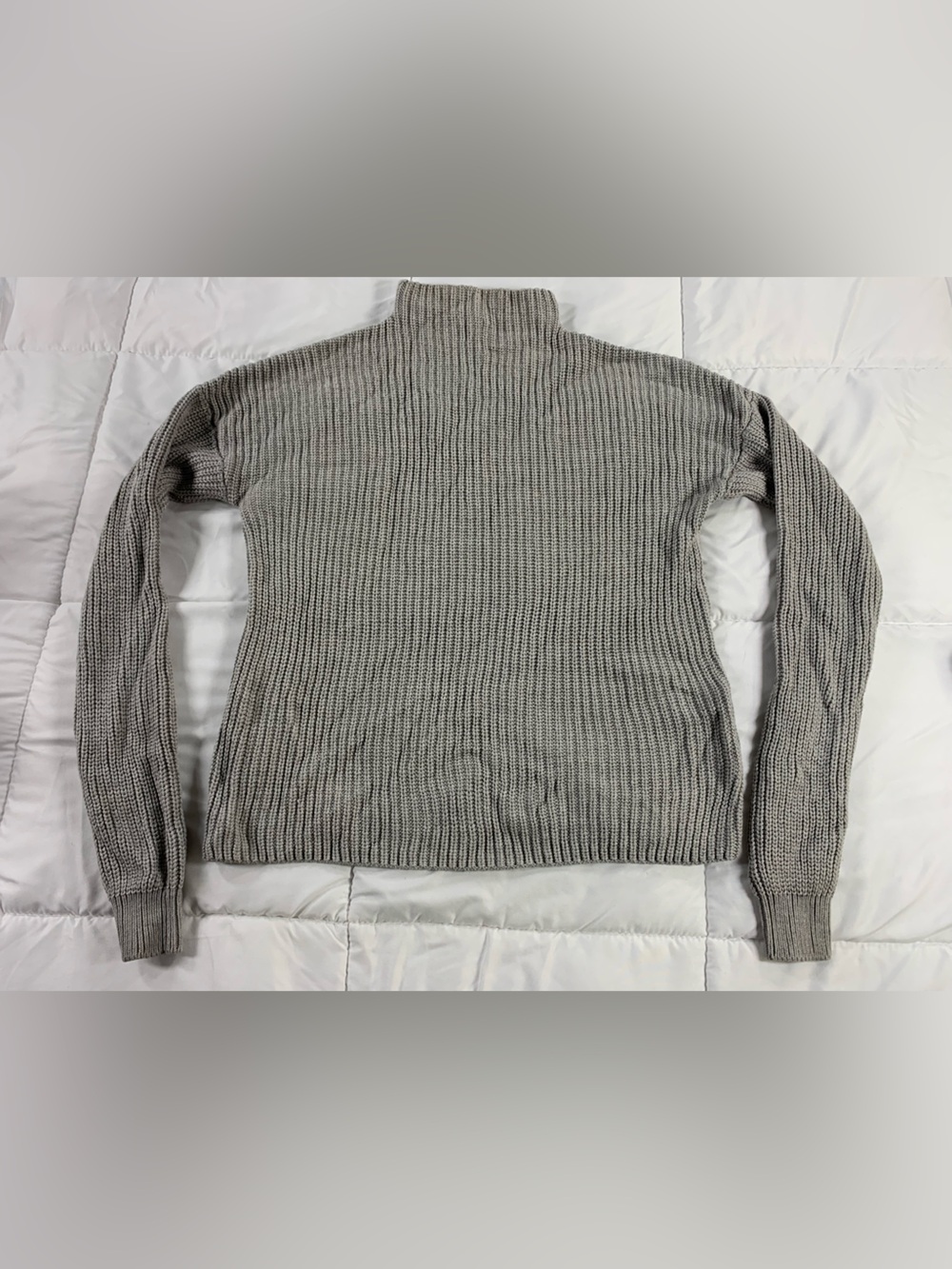 Pre loved PRETTY LITTLE THING turtleneck sweater womens size 4